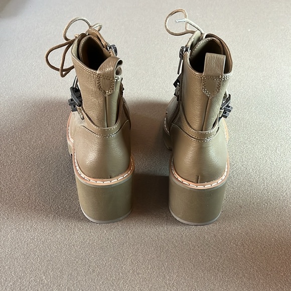 Vince Camuto NWOB Keltana Leather
Combat Boot - Size 9 - Picture 3 of 10